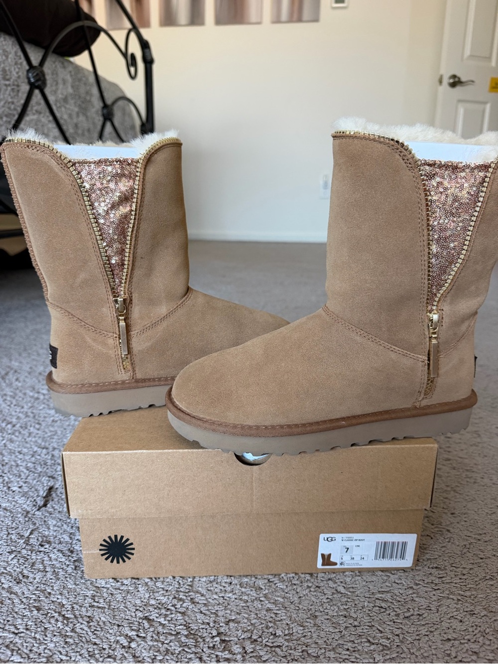 GUC UGG Classic Zip Boot Chestnut Suede with Gold Sequin Accent size 7